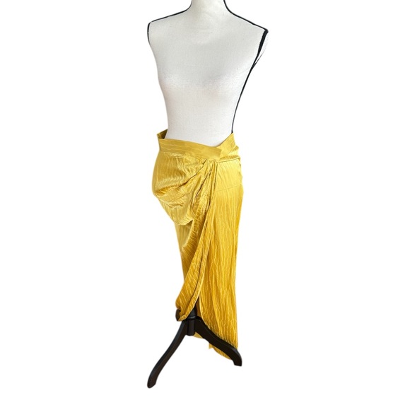 Elegant Yellow Midi Skirt - Picture 2 of 3
